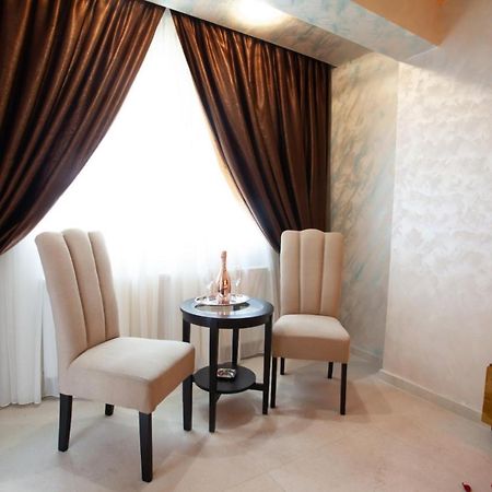 بوخارست Private Jacuzzi Apartment W/ Parking Spot المظهر الخارجي الصورة